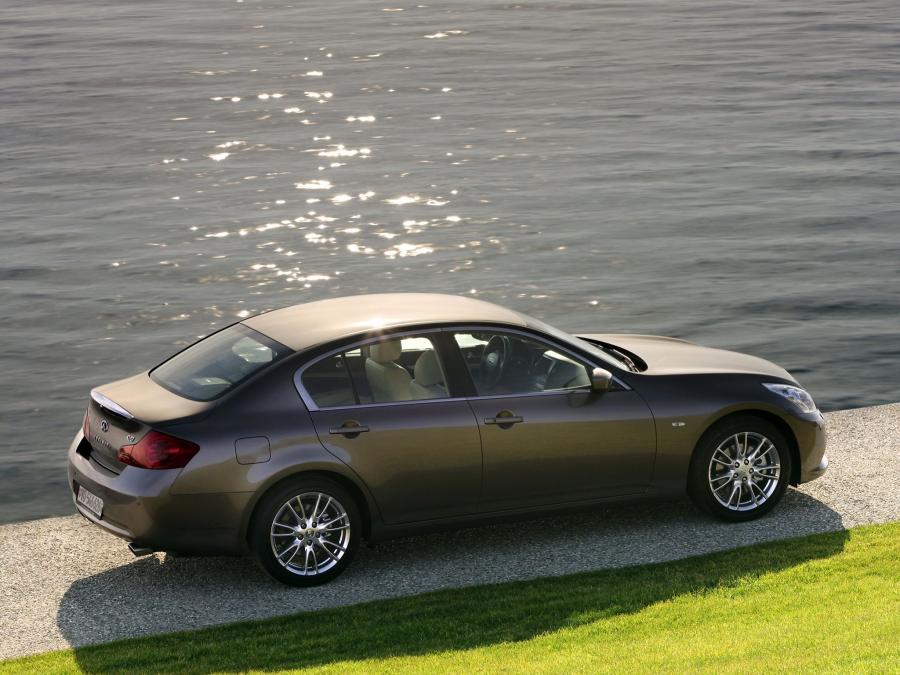  Infiniti G37 2010 года  (EU) (фото 9 из 53)